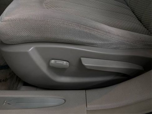 Used 2010 Buick Lucerne CX FWD image 23