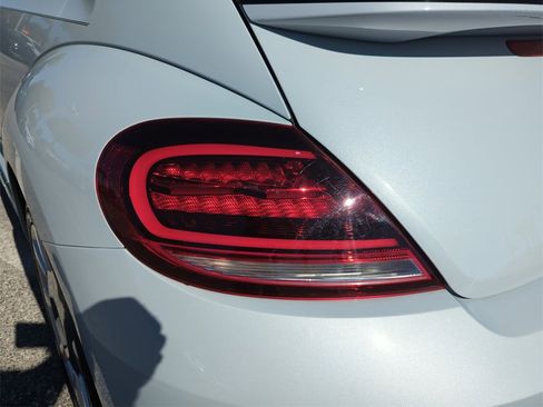 Used 2019 Volkswagen Beetle 2.0T SE image 18