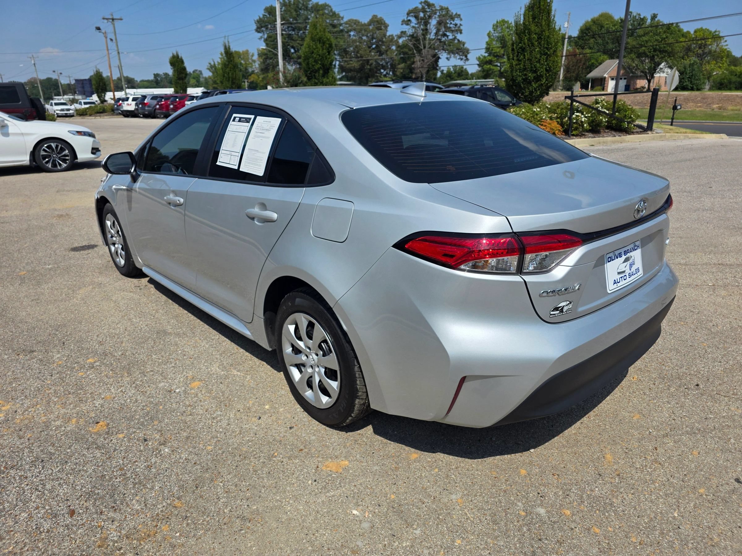 Used 2025 Toyota Corolla LE FWD image 3