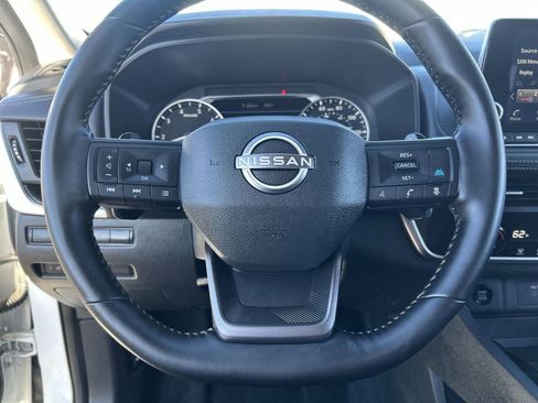 Used 2025 Nissan Rogue SV FWD image 19
