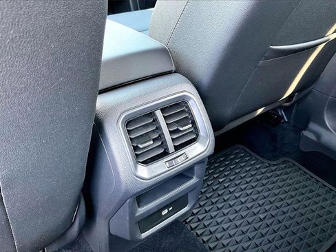 Certified 2022 Volkswagen Taos SEL image 17