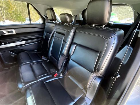 Used 2022 Ford Explorer XLT w/ Equipment Group 202A image 21