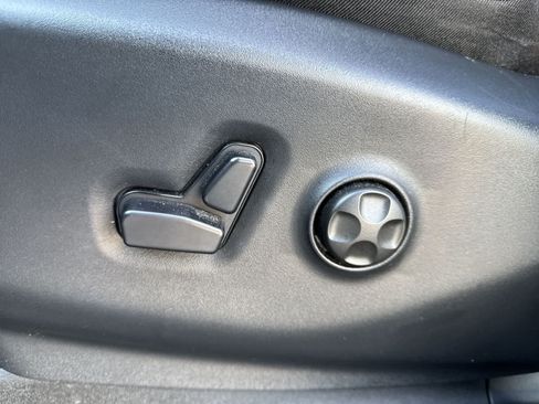 Used 2025 Chrysler Pacifica Select FWD image 20