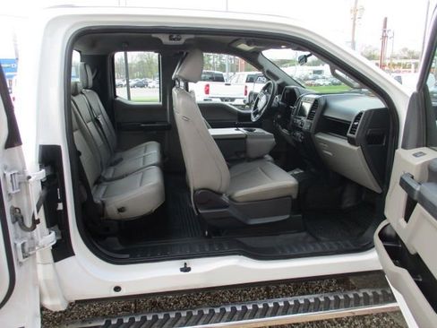 Used 2022 Ford F250 XL w/ Power Equipment Group RWD image 4