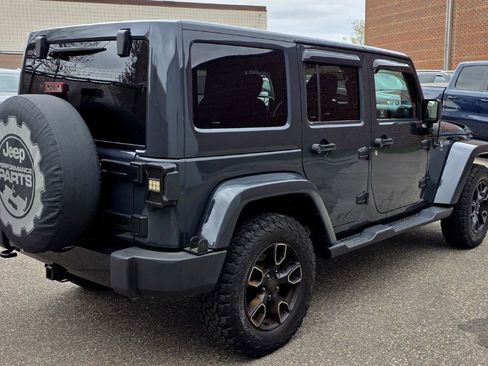 Used 2017 Jeep Wrangler Unlimited Sahara AWD/4WD image 2