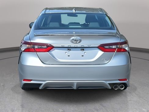 Used 2024 Toyota Camry SE image 3