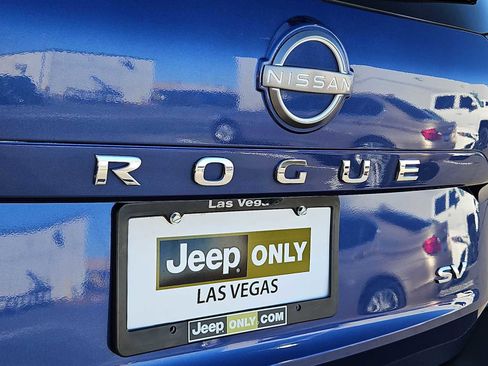 Used 2023 Nissan Rogue SV image 12