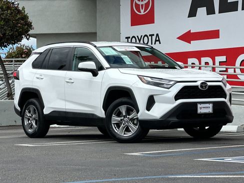 Used 2024 Toyota RAV4 XLE FWD image 8