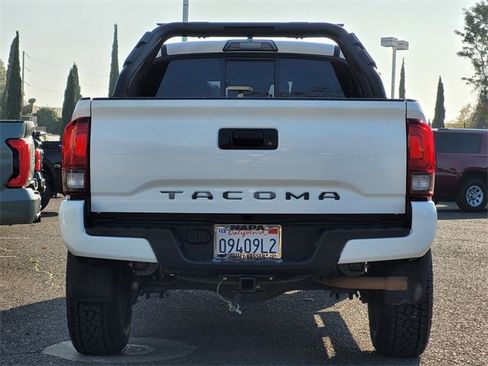 Certified 2018 Toyota Tacoma SR image 7
