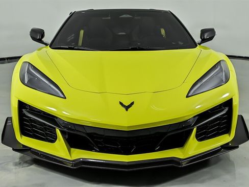 Used 2024 Chevrolet Corvette Z06 w/ Z07 Performance Package RWD image 5