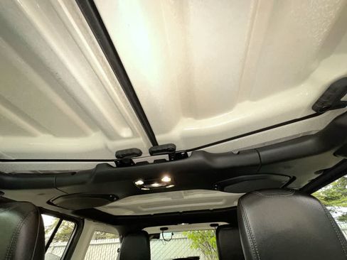 Used 2020 Jeep Wrangler Unlimited Sahara w/ Uconnect 4C Nav & Sound Group AWD/4WD image 22