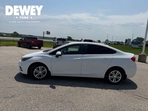 Used 2017 Chevrolet Cruze LT w/ Convenience Package FWD image 8