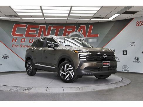 New 2026 Nissan Kicks SV w/ SV Premium Package FWD image 1