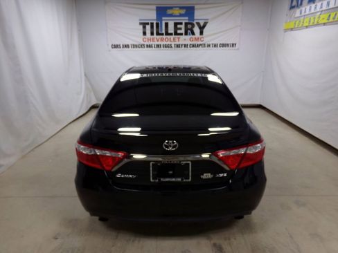 Used 2015 Toyota Camry XSE image 5