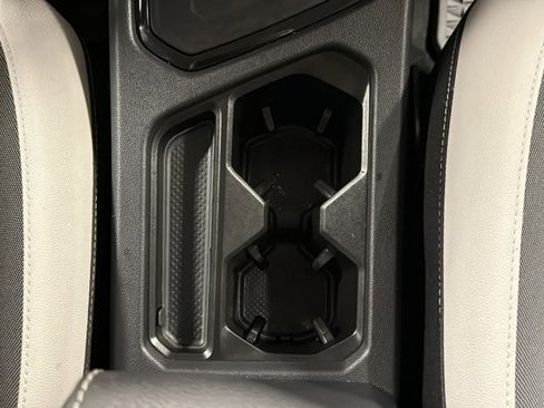 Certified 2025 Volkswagen Taos SE image 40