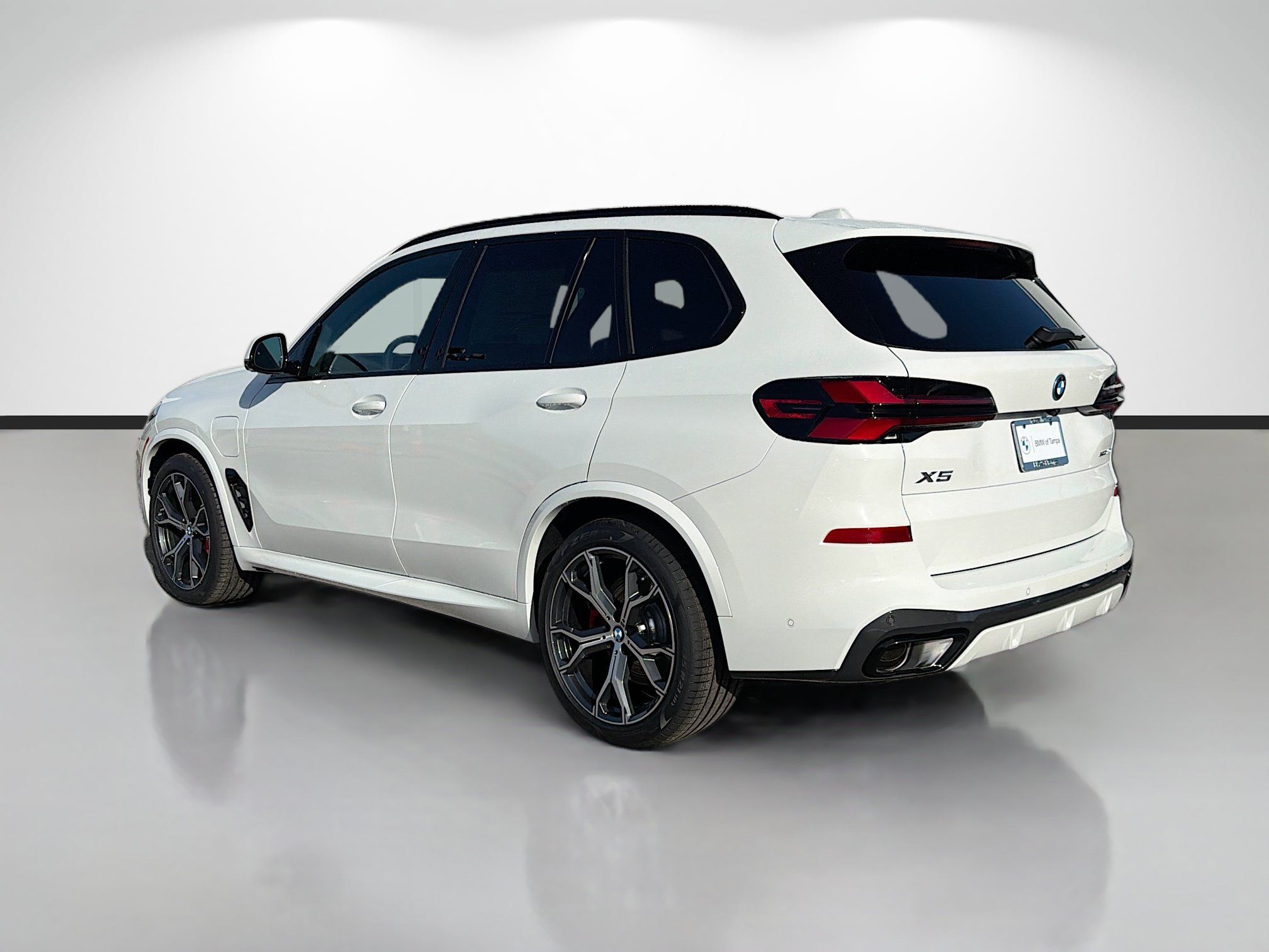 New 2026 BMW X5 xDrive50e w/ M Sport Package AWD/4WD image 5