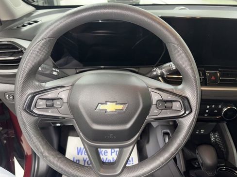 Used 2025 Chevrolet TrailBlazer LT w/ Driver Confidence Package image 12