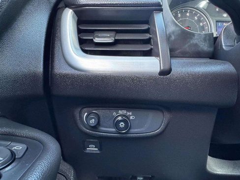 Used 2023 GMC Terrain SLE w/ Driver Convenience Package image 25