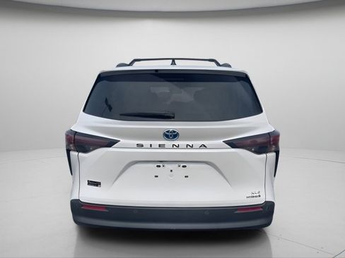Used 2023 Toyota Sienna XLE image 12
