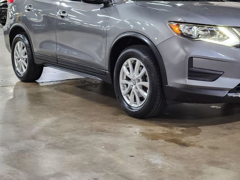 Used 2017 Nissan Rogue SV FWD image 16