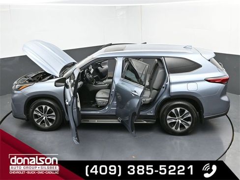 Used 2021 Toyota Highlander XLE image 28
