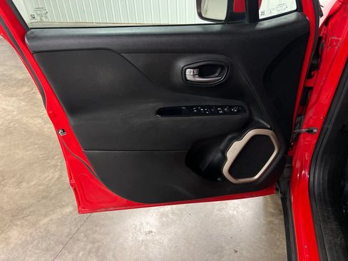 Used 2017 Jeep Renegade Latitude AWD/4WD image 16