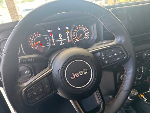 Used 2024 Jeep Gladiator Mojave w/ Technology Group AWD/4WD image 11