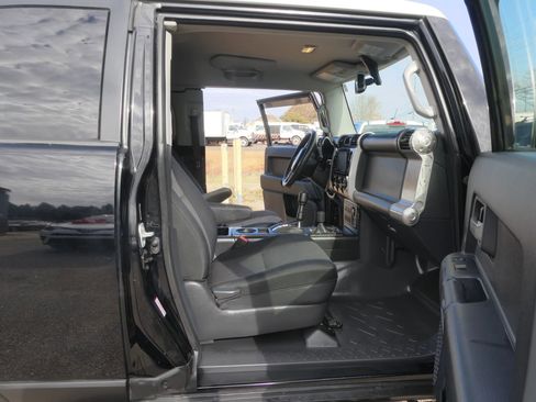 Used 2012 Toyota FJ Cruiser 4WD image 22