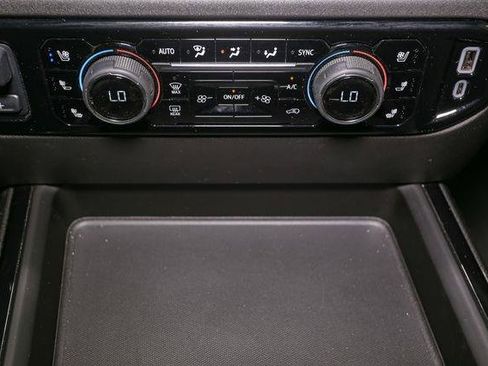 Used 2024 Chevrolet Silverado 2500 ZR2 w/ Technology Package image 37