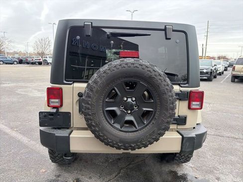 Used 2018 Jeep Wrangler Unlimited Sahara image 7
