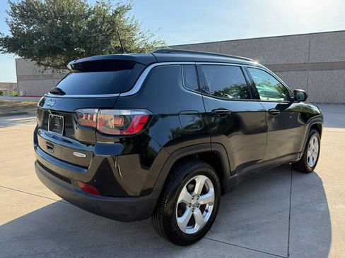 Used 2018 Jeep Compass Latitude w/ Cold Weather Group FWD image 7