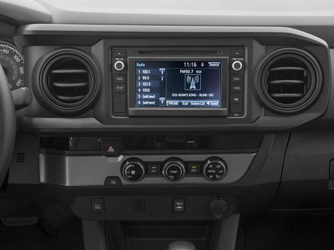 Used 2018 Toyota Tacoma TRD Sport image 10