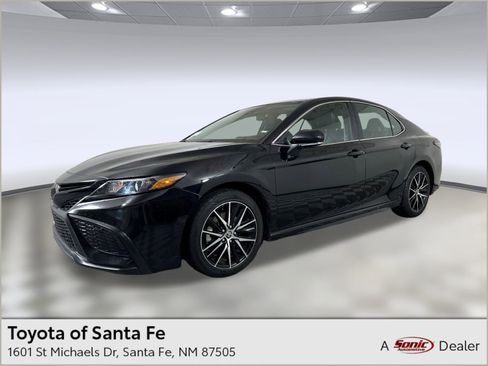 Used 2024 Toyota Camry SE image 1