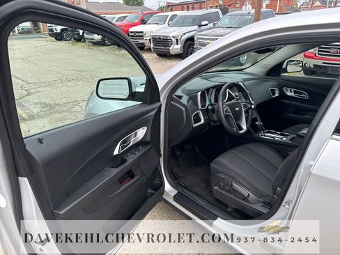 Used 2017 Chevrolet Equinox LT image 9