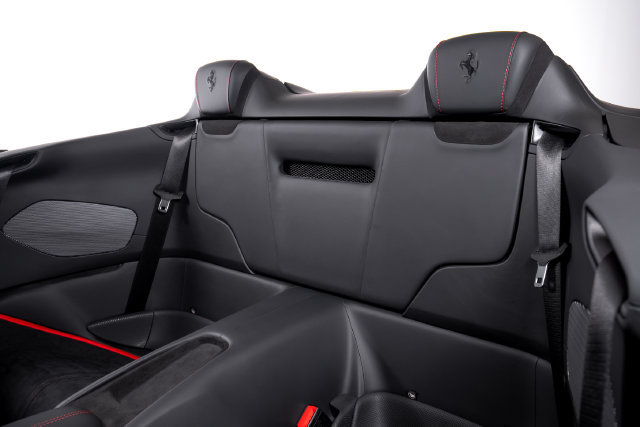 Certified 2025 Ferrari Roma Spider RWD image 28
