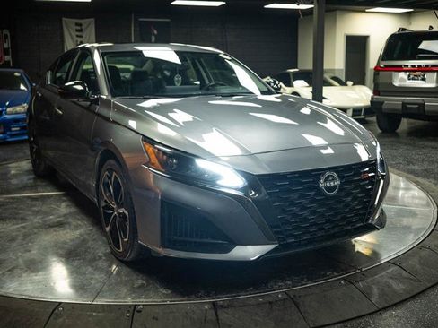 Used 2024 Nissan Altima 2.5 SR w/ SR Premium Package AWD/4WD image 5