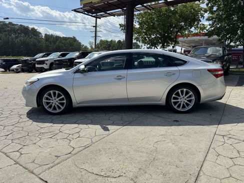 Used 2014 Toyota Avalon Limited w/ Technology Package FWD image 10