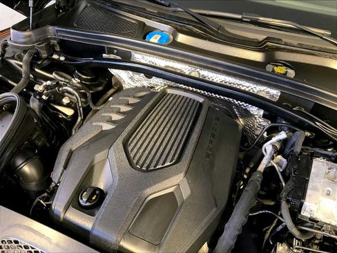 Certified 2023 Porsche Macan AWD/4WD image 33