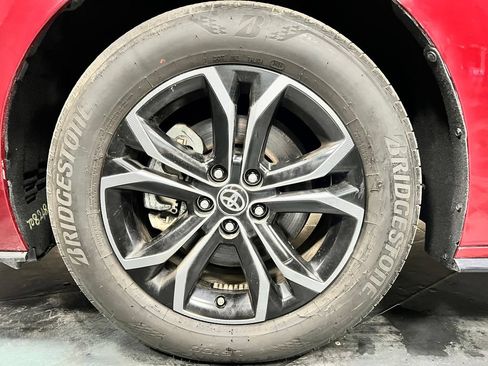 Used 2025 Toyota Sienna Platinum AWD/4WD image 33