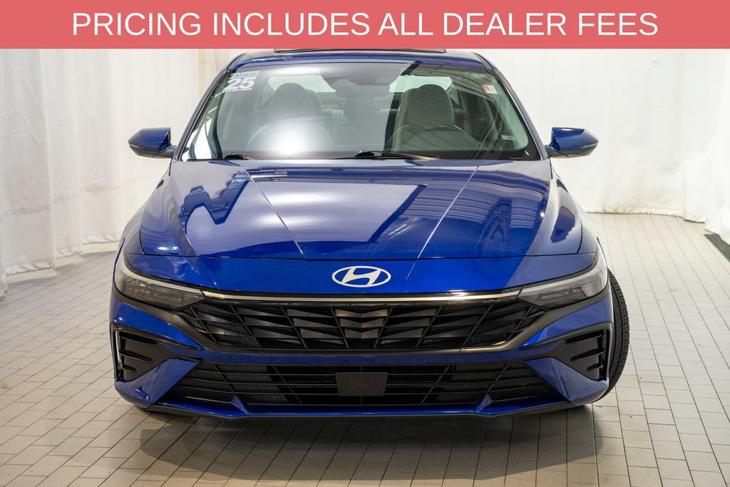 Used 2025 Hyundai Elantra Limited FWD image 2