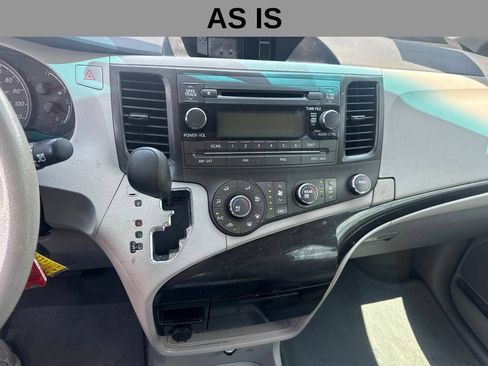 Used 2014 Toyota Sienna L FWD image 11