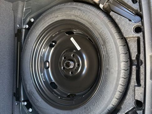 Used 2021 Volkswagen Tiguan S image 28