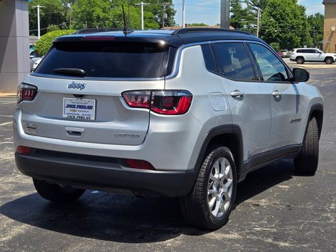 Used 2025 Jeep Compass Limited AWD/4WD image 12