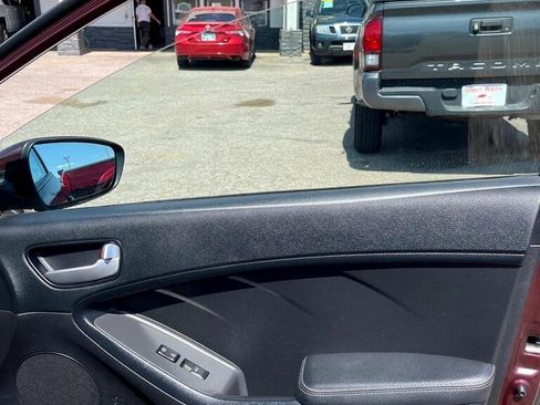 Used 2017 Kia Forte LX image 16