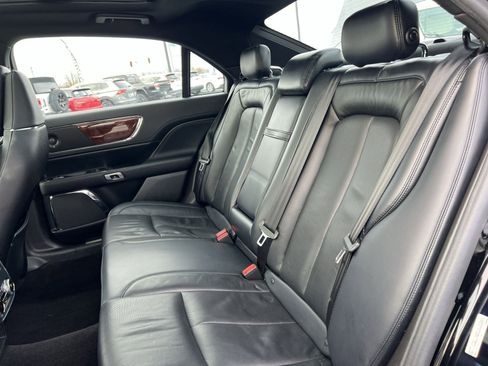 Used 2018 Lincoln Continental Reserve w/ Continental Climate Package image 24