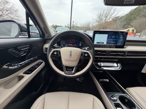 New 2026 Lincoln Corsair Premiere image 9