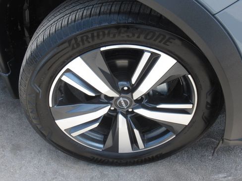 Used 2024 Nissan Rogue SL w/ SL Premium Package AWD/4WD image 4