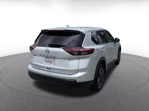 Used 2025 Nissan Rogue SV FWD image 14