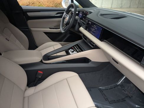 New 2026 Porsche Macan 4 Electric AWD/4WD image 26