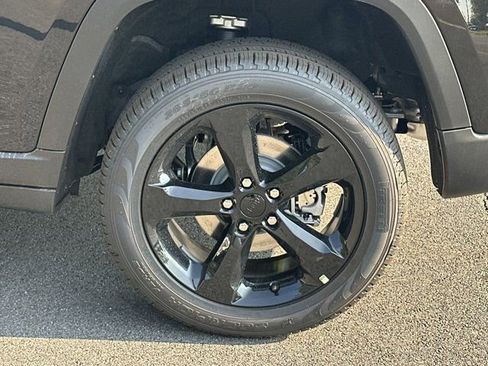 New 2025 Jeep Grand Cherokee Limited w/ Luxury Tech Group II image 18